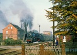 Auf halber Strecke zwischen Oschersleben und Halberstadt verlässt 01 2114 mit P 8448 den Bahnhof Nienhagen. (11.10.1978) <i>Foto: Wolfgang Bügel</i>