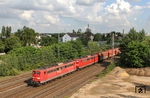 Mit GM 47773 von Oberhausen West nach Landshut am Haken rollen 151 041 und 151 061 durch den Bahnhof Ratingen West. (05.08.2014) <i>Foto: Joachim Bügel</i>