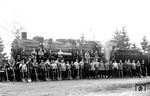 Umbaukolonne der RBD Erfurt vor 58 1952 (Bw Arnstadt) im Bahnhof Frankenhain an der Strecke Gotha - Gräfenroda. (11.1934) <i>Foto: Slg. Eisenbahnstiftung</i>