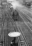 41 029 vom bw Hamburg-Eidelstedt passiert mit ihrem Güterzug den Bahnhof Hamburg-Sternschanze. (01.1958) <i>Foto: Walter Hollnagel</i>