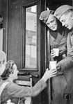 Wehrmachtsbetreuung durch das Rote Kreuz. (1941) <i>Foto: RVM</i>