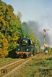 Auf dem Weg nach Saalfeld fährt 01 0529 mit P 3025 am Einfahrsignal von Haynsburg vorbei. (12.10.1978) <i>Foto: Wolfgang Bügel</i>