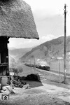 Zwei unerkannt gebliebene 39er befördern einen Schnellzug über die Schwarzwaldbahn bei Gutach. (05.1938) <i>Foto: RVM (Felten)</i>