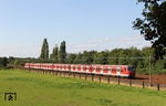 Als neuer "Nostalgiezug" in NRW ist ein Umlauf der Baureihe 420 auf der Linie S 68 zwischen Düsseldorf/Ratingen und Wuppertal-Vohwinkel in Berufsverkehrszeiten unterwegs. Hier haben 420 435 + 420 419 als S 31528 aus Düsseldorf ihr Ziel fast erreicht. (27.08.2014) <i>Foto: Joachim Bügel</i>