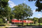 Den Bahnübergang "Junkernbusch" in Ratingen passiert 232 561 mit Kalkzug GM 47750 von Rohdenhaus nach Beverwijk/NL. (27.08.2014) <i>Foto: Joachim Bügel</i>