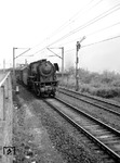 23 073 mit einem Personenzug unterwegs auf der linken Rheinstrecke bei Spay. (1958) <i>Foto: Fischer</i>