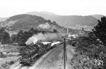 55 3555 vom Bw Neckarelz mit einem Güterzug auf der Neckartalbahn bei Eberbach.  (26.07.1949) <i>Foto: Carl Bellingrodt</i>