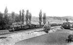59 042 (Bw Mannheim Rbf) ist mit einem Güterzug nach Kornwestheim zwischen Bruchsal und Heidelsheim unterwegs. Für den Einsatz am Semmering wurde die Lok am 14.12.1940 dem Bw Mürzzuschlag zugeteilt. 1945 bei der ÖBB verblieben, erfolgte im Dezember 1952 die Rückgabe an die DB in den Z-Bestand der ED München. An der Lok bestand jedoch kein Interesse, sie wurde im März 1953 ausgemustert. (24.07.1937) <i>Foto: RVM-Filmstelle Berlin</i>