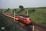 ÖBB 1118.01 mit E 644 (Wien ab 14.40 Uhr - Salzburg an 19.33 Uhr) bei Schwanenstadt auf der österreichischen Westbahn. (23.08.1984) <i>Foto: Joachim Bügel</i>