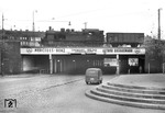 78 431 mit einem alten G 10-Güterwagen der DDR-Reichsbahn auf der Straßenunterführung Hüttenstraße zwischen Düsseldorf Hbf und -Oberbilk.  (04.11.1957) <i>Foto: Helmut Säuberlich</i>