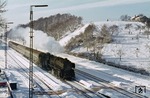 001 173 fährt mit D 251 (?) durch  den winterlichen Bahnhof Hersbruck. (05.01.1971) <i>Foto: Johannes Peisker</i>