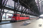 Der "Säuferzug" IC 2421 von Dortmund nach Eltville mit 115 459 in der fast leergefegten Halle des Kölner Hauptbahnhofs. (02.10.2014) <i>Foto: Joachim Bügel</i>