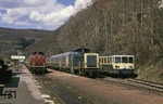 Zugtreffen im Bahnhof Heimbach auf der Rurtalbahn mit 212 264 (links), 212 270 und 515 521. (05.03.1987) <i>Foto: Dieter Spillner</i>