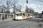 VAG Tw 102 (Rastatt, Baujahr 1959) auf der Linie 4 nach Littenweiler in der Friedhofstraße in Freiburg. (17.01.1975) <i>Foto: Dieter Frank, Slg. D. Junker</i>