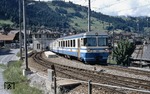 Ein Triebwagen der Montreux–Berner Oberland-Bahn in Zweisimmen. (21.06.1990) <i>Foto: Ulrich Neumann</i>