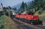 ÖBB 1020.12 und 1020.10 (ex E 94 123 und E 94 088) vor Dg 44815 bei Matrei auf dem Weg zum Brenner. (29.08.1984) <i>Foto: Joachim Bügel</i>