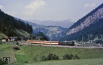 Noch in ihrer grünen Originallackierung ist ÖBB 1110.07 mit Regionalzug 5218 bei St. Jodok am Brenner unterwegs. (30.08.1984) <i>Foto: Joachim Bügel</i>