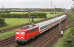 Letztmalig verkehrte der Saison-IC 2421 von Dortmund nach Eltville in diesem Jahr. Zuglok war die auffällig gut gepflegte 52 Jahre alte 115 261, aufgenommen bei Langenfeld im Rheinland. (17.10.2014) <i>Foto: Joachim Bügel</i>