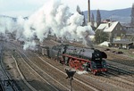 Eigentlich einer Schnellzuglok nicht würdig, wurde Dg 55460 umlaufbedingt von einer 01.5 von Saalfeld bis Camburg gefahren. Am 18. April 1980 hatte 01 1518 die zweifelhafte Ehre, den Zug zu befördern. (18.04.1980) <i>Foto: Joachim Bügel</i>