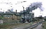 Nach dem Lokwechsel in Camburg räuchert 44 0115 (44 115, Abnahme 21.03.1939) den Bahnhof bei der Ausfahrt kräftig ein. (20.04.1980) <i>Foto: Wolfgang Bügel</i>