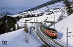 ÖBB 1044.097 mit einer "Rollenden Landstraße" auf dem Weg zum Brenner bei Matrei. (14.01.1987) <i>Foto: Joachim Bügel</i>
