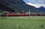 ÖBB 1020.007 (ex E 94 007) und 1020.014 (ex E 94 129) auf der Inntalbahn östlich von Innsbruck. (29.07.1987) <i>Foto: Joachim Bügel</i>