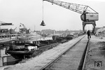 Blick in die Anlagen des (ehemaligen) Duisburger Holzhafens. (1961) <i>Foto: Fischer</i>