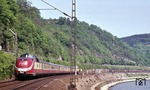 Am vorletzten Betriebstag als 601 passiert IC 140 "Dompfeil" (Hannover - Frankfurt) das Einfahrsignal von Remagen. (19.05.1977) <i>Foto: Peter Schiffer</i>