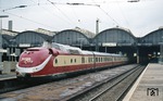 602 003 als IC 137 "Toller Bomberg" (Frankfurt - Hamburg) in Wiesbaden Hbf. (05.05.1977) <i>Foto: Peter Schiffer</i>