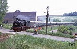 Bei Penig ist 38 205 mit dem DMV-Sonderzug auf dem Weg nach Glauchau. (07.06.1980) <i>Foto: Wolfgang Bügel</i>