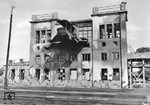 Der Tarnanstrich dieses Stellwerks in Gomel schützte offenkundig nicht vor der Zerstörung. (1942) <i>Foto: RVM (Bandelow)</i>