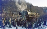 Bei den Dreharbeiten zum SWR-Fernsehfilm "Magere Zeiten", der im Nachkriegsdeutschland des Jahres 1947 spielen sollte, wurde in Schee das Abführen der Kohlenklauer durch amerikanische Militärpolizei nachgestellt.  (13.01.1977) <i>Foto: Wolfgang Bügel</i>