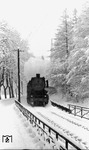 050 278 vom Bw Bestwig mit E 2085 im winterlichen Sauerland bei (Olsberg-) Bigge auf der Strecke nach Winterberg. (05.01.1970) <i>Foto: Johannes Glöckner</i>