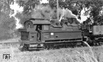 Als letzte der beiden vierfach gekuppelten Tenderlokomotiven der Gera-Meuselwitz-Wuitzer Eisenbahn (GMWE) war 99 5912 (Borsig, Baujahr 1922, ex Lok 8) im Einsatz, hier in Wuitz-Mumsdorf. (21.07.1970) <i>Foto: Johannes Glöckner</i>
