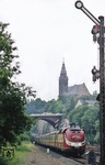 602 004 ist nicht planmäßig als IC auf der Strecke von Wuppertal nach Remscheid unterwegs, sondern als Sonderzug anlässlich der Feierlichkeiten zu "80 Jahre Müngstener Brücke". (25.06.1977) <i>Foto: Peter Schiffer</i>