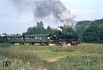 Abschiedsfahrt der ELNA2-Lok Nr. 146 (Lenz&Co, Baujahr 1941) der Butzbach-Licher Eisenbahn (BLE) auf ihrer alten Stammstrecke nach Bad Nauheim, bei der Ausfahrt aus dem Bahnhof Griedel. (06.10.1969) <i>Foto: Dieter Junker</i>