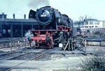 Der Einsatz der Baureihe 23 beim Bw Gießen neigte sich bereits dem Ende zu, als 23 022 im Frühjahr 1967 das Bw Limburg besuchte. Wenige Wochen später kam sie zum Bw Saarbrücken. (10.03.1967) <i>Foto: Dieter Junker</i>