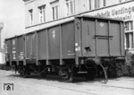 Der offene Güterwagen der Bauart Ommu "Göttingen 020" beim Hersteller in Uerdingen. (1949) <i>Foto: Helmut Först</i>