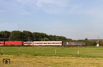 In Langenfeld-Berghausen überholt MRCE ES 64 F4-016 mit AZ 1350 (Düsseldorf - Narbonne) die S 6 nach Köln-Nippes mit 143 215. (05.09.2014) <i>Foto: Joachim Bügel</i>