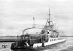 Vor Inbetriebnahme der Vogelfluglinie hielten die DB-Fährschiffe (hier die "Fehmarn") die Verbindung zwischen der Insel Fehmarn und dem Festland aufrecht. (14.09.1962) <i>Foto: Walter Hollnagel</i>