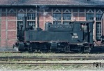 99 633 (eine württ. Tssd) rangiert im Bahnhof Bad Buchau. "T" bezeichnet die Abkürzung für Tenderlokomotive, "ss" steht für eine Schmalspurlokomotive der Spurweite 750 mm, das später hinzugefügte "d" diente als Abkürzung für Duplex-(Verbund-)Lokomotive, da der Dampf zweimal, in den Hochdruck- und anschließend in den Niederdruckzylindern entspannt wird.  (09.05.1968) <i>Foto: Dieter Junker</i>