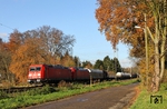 Auch das kann Herbst sein: Bei schönstem Sonnenschein sind 185 223 und 185 269 mit EZ 51170 (Hg-Vorhalle - Gremberg) bei Solingen unterwegs. (24.11.2014) <i>Foto: Joachim Bügel</i>