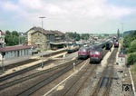 Nachmittägliches Zugtreffen im Bahnhof Schwäbisch-Hall Hessental mit 5 Maschinen der Baureihen 215 und 218.  (02.07.1982) <i>Foto: Joachim Bügel</i>