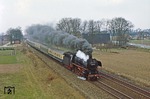 043 903 mit Sonderzug E 26187 nahe der Blockstelle Hemsen nördlich von Meppen. (13.03.1977) <i>Foto: Wolfgang Bügel</i>