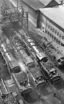 Blick von der Bekohlungsanlage auf die wassernehmenden Maschinen 01 1103, 03 127, 03 063 sowie  78 004 (v.l.n.r.) im Bw Hamburg-Altona. (1955) <i>Foto: Walter Hollnagel</i>