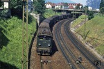ÖBB 1180.02 mit einem Güterzug auf der Verbindungsbahn zwischen Innsbruck Westbahnhof und Hauptbahnhof (1970) <i>Foto: Robin Fell</i>