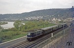 Ein ungewohnter Anblick an der Mosel: 119 001 mit Sonderzug N 22173 bei Kobern-Gondorf. (23.04.1977) <i>Foto: Wolfgang Bügel</i>