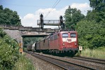 Im Gleiswechselbetrieb befährt 140 369 das Streckengleis zwischen Schlüchtern und Flieden. (20.06.2000) <i>Foto: Thomas Konz</i>