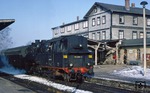 Im Bahnhof Eisfeld wartet 95 0014 mit P 18018 nach Sonneberg. (28.02.1979) <i>Foto: Wolfgang Bügel</i>