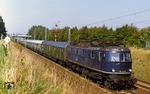 118 029 vor einem Schnellzug Görlitz - München mit DR-Wagenmaterial bei Erlangen. (24.09.1983) <i>Foto: Will A. Reed</i>